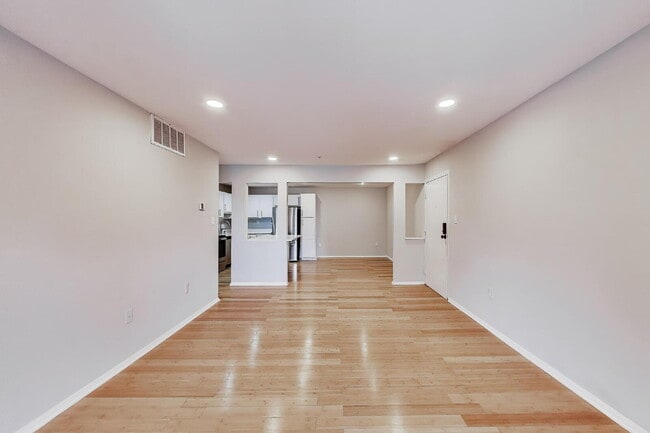 Building Photo - Spacious Updated Condo Available for Immediate Move-In