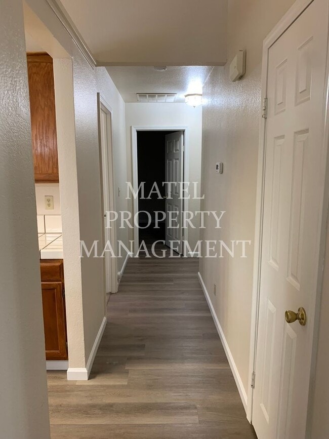 Building Photo - Move in Special see AD