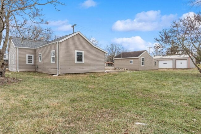 Building Photo - 8450 S Mann Rd