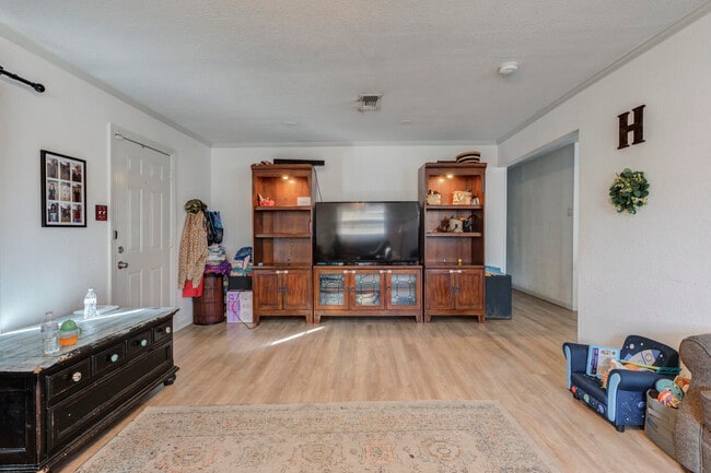 Building Photo - 4202 44th St