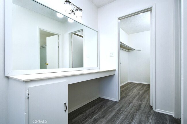 Building Photo - 12830 Burbank Blvd