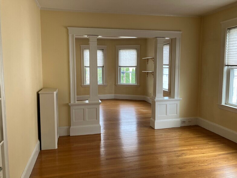 Primary Photo - 37 Endicott St