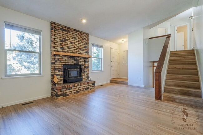Building Photo - 587 Starlight Dr