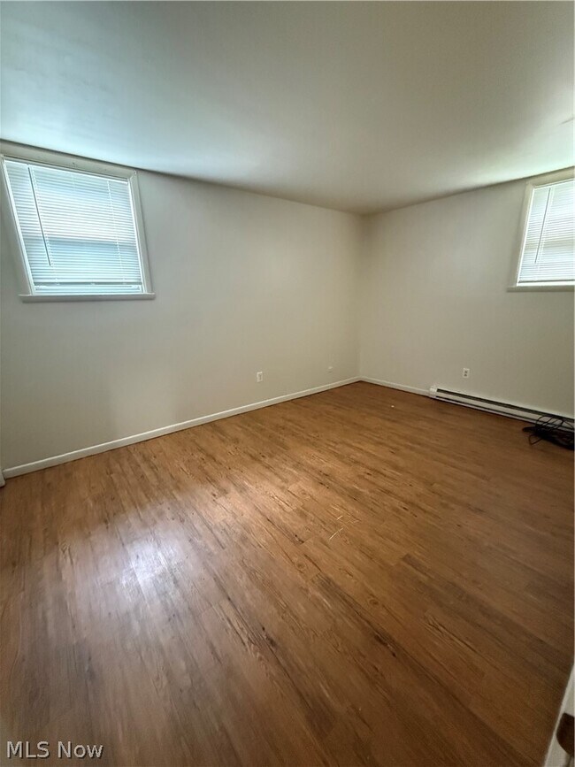 Building Photo - 640 Lakeside Dr
