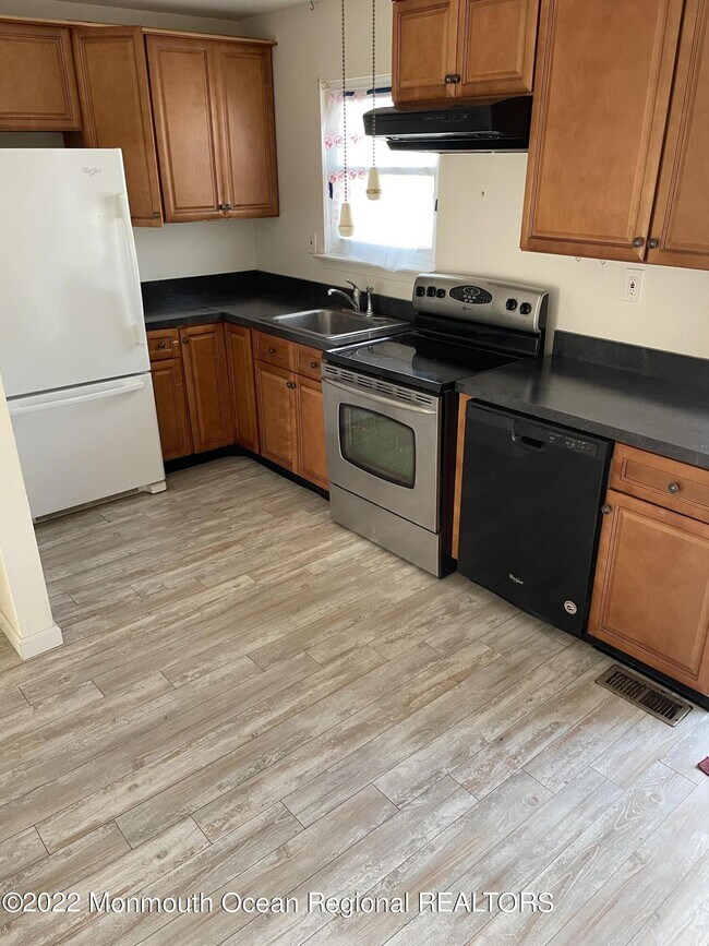 14 Primrose Ln 14 Primrose Ln Brick Township NJ 08724 Apartment Finder