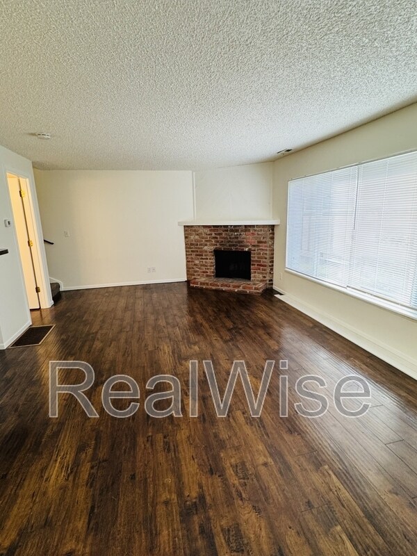 Building Photo - Iris Meadows Apartments