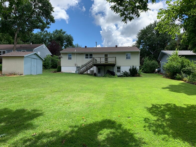 Building Photo - 2212 Cedar Acres Dr