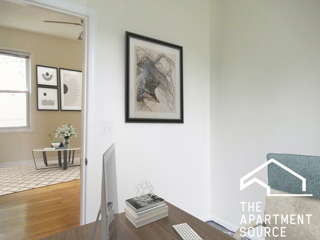 Building Photo - 2424 N Greenview Ave