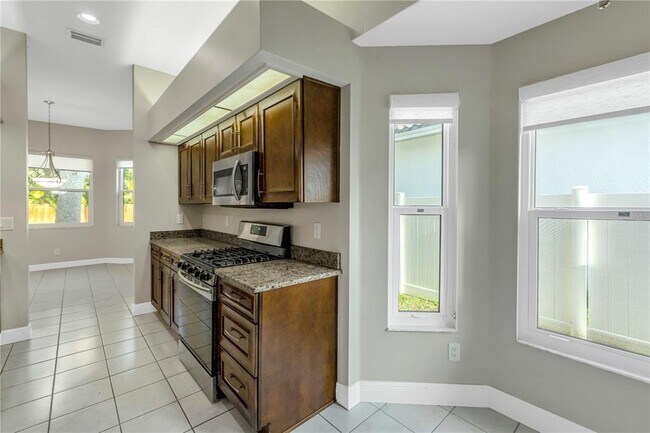 Building Photo - 4832 Queen Palm Terrace NE