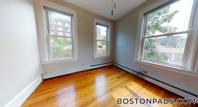 Building Photo - 568 Greene St