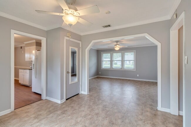 Building Photo - 319 Tanglewood Rd