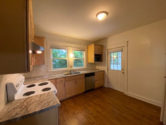 Building Photo - Available August 20th, 2026!