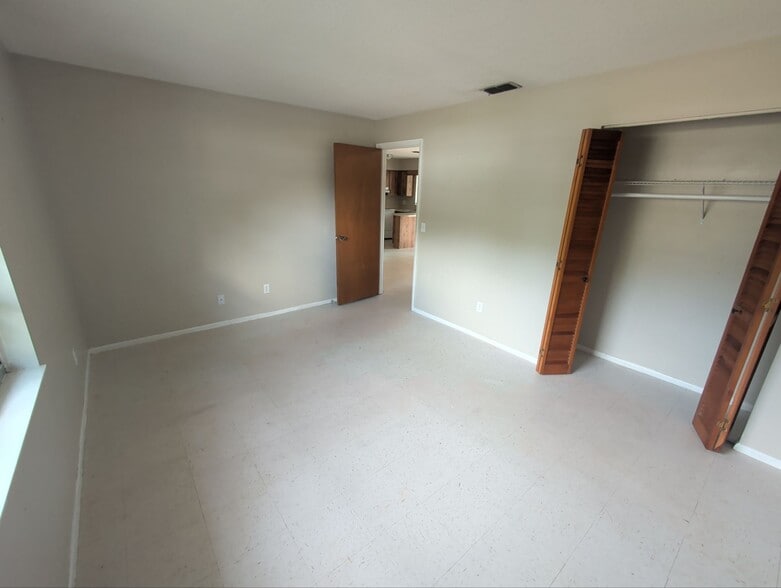 Building Photo - 2352 S Sandburg Pt