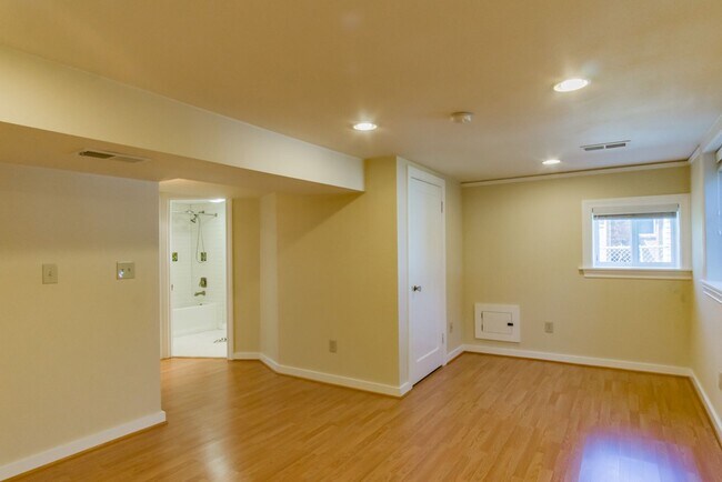 Building Photo - 507 NE 91st St