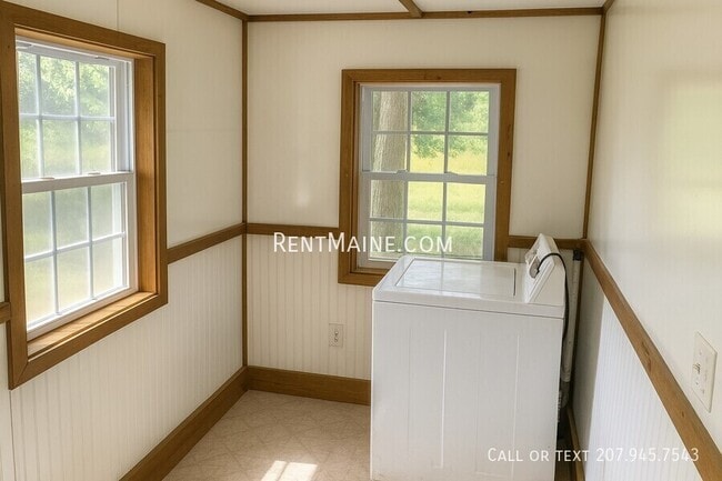 Building Photo - 1015 May St