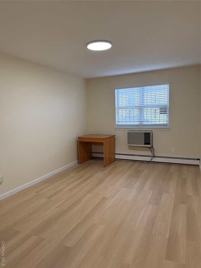 Building Photo - 41-35-41149 149th Pl