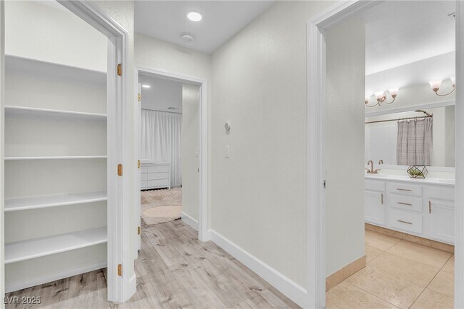 Building Photo - 9885 Shadycrest Ct