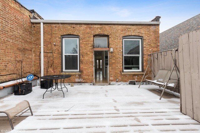 Building Photo - 747 S Western Ave