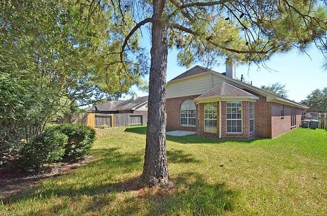 Building Photo - 4611 Silverlake Dr