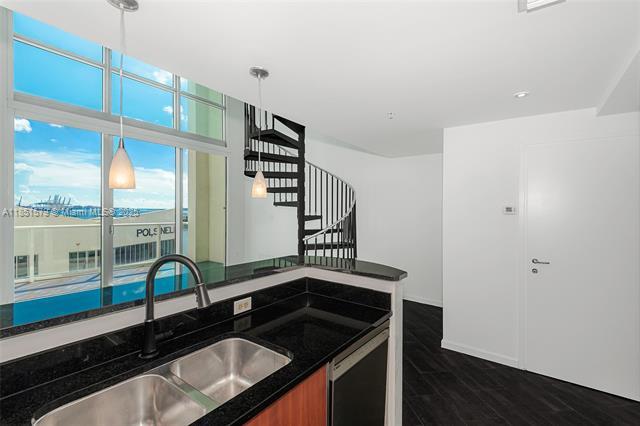 Building Photo - 300 S Biscayne Blvd