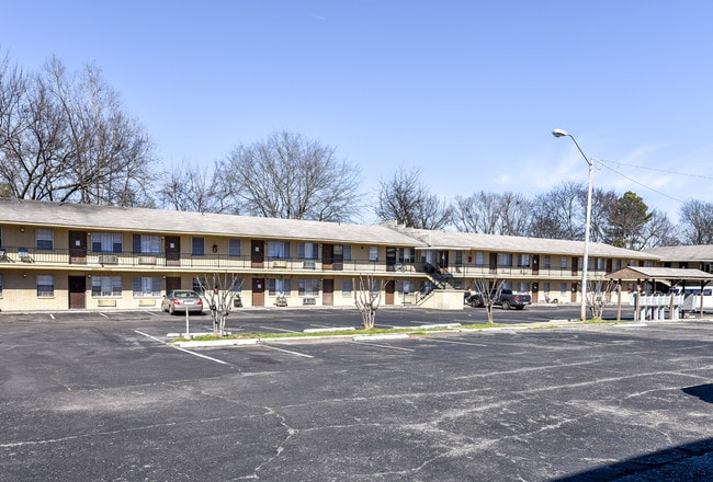 Building Photo - 3401 Park Ave