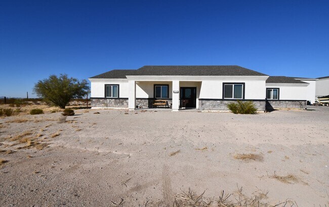 Building Photo - 21144 LEAVITT Ln