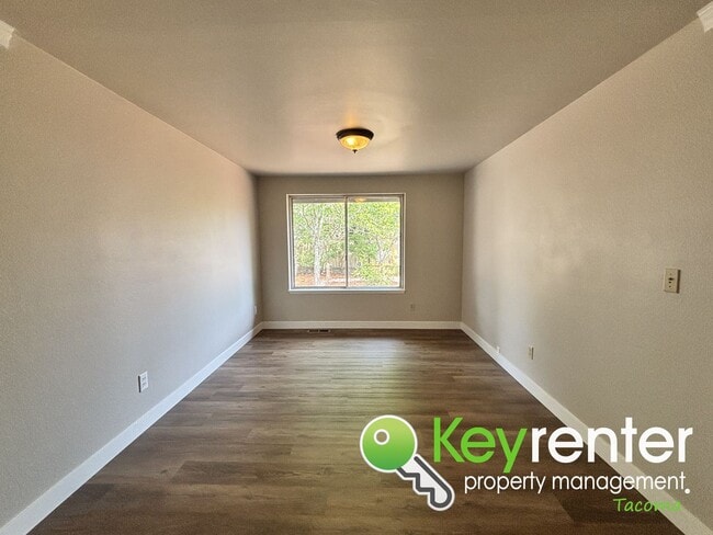 Building Photo - Stylishly Updated Lakewood Home in Seclude...