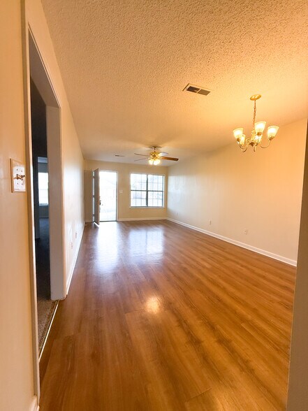 Building Photo - 412 E Pershing Ave