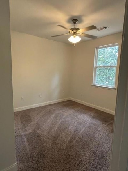 Building Photo - 35621 Oakridge Ave