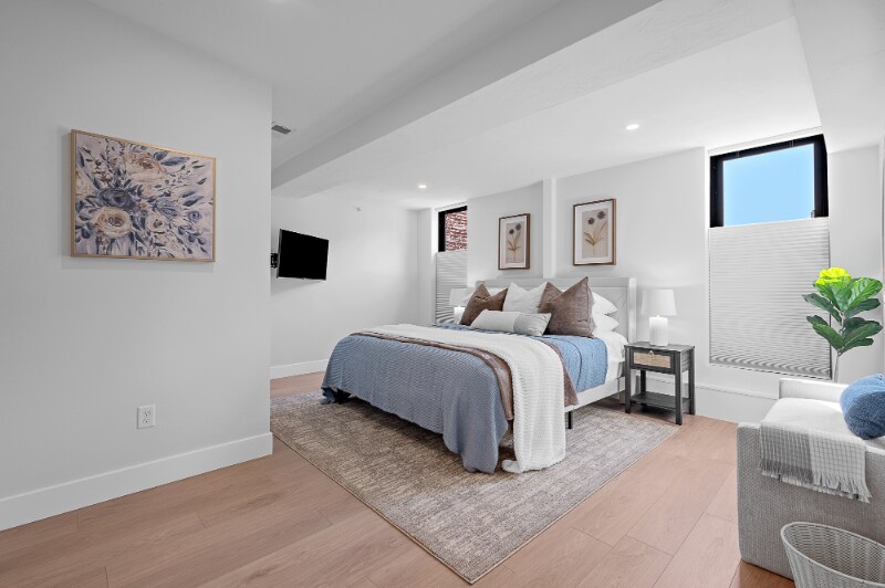 Building Photo - 416 Main St