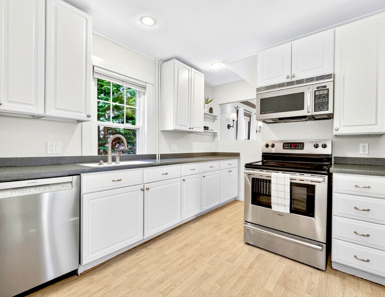 Building Photo - 39 Twitchell St