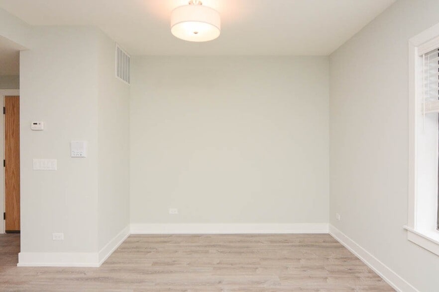 Building Photo - 818 Crain St