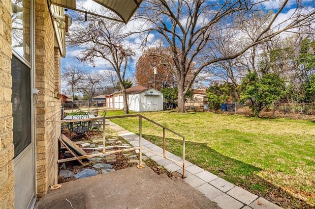 Building Photo - 1747 Mariposa Dr