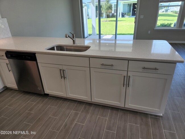 Building Photo - 118 Pinebury Ln