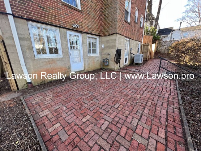 Building Photo - Charming Brick Colonial in South Roanoke