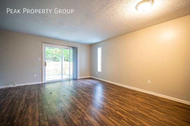 Building Photo - 985 Quay Ave