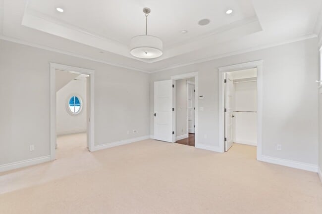 Building Photo - 240 University Dr