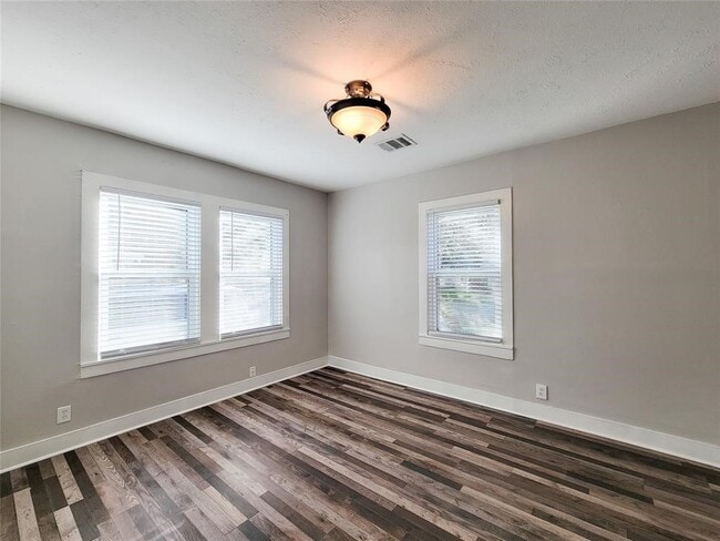 Building Photo - 1113 San Jacinto St