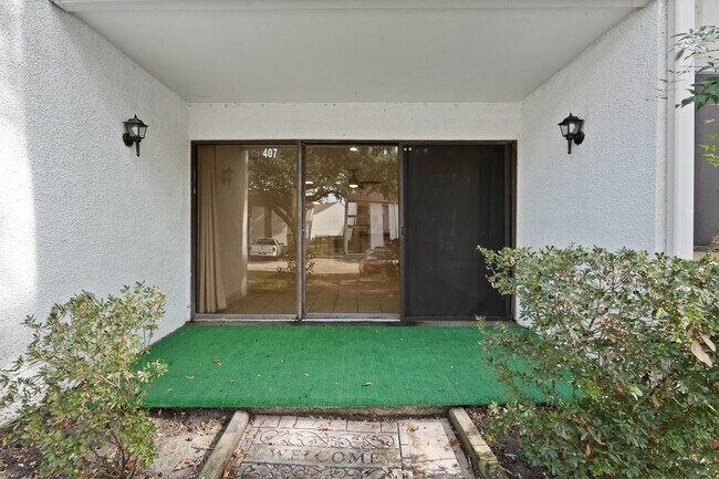 Building Photo - 12100 Melville Dr