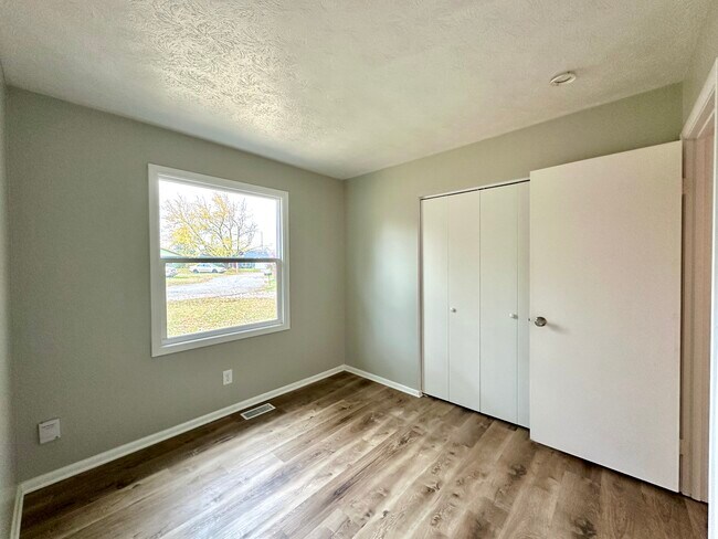 Building Photo - 120 Cavalry Ct