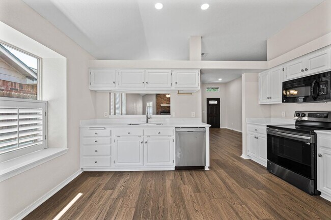 Building Photo - Two reasons to stop scrolling: the schools and the bathrooms. 3/2/2 Home in Putnam City Northaven...
