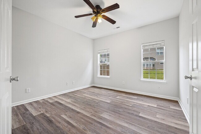 Building Photo - 4 bed/2.5 bath in Matthews - 1st Month's Rent only $1000!