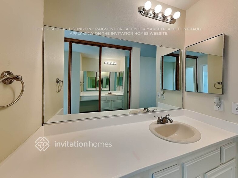 Building Photo - 25906 Adolfo Ct