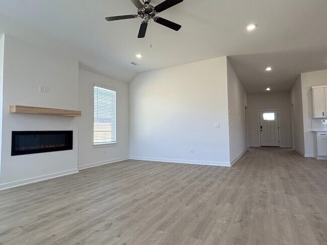 Building Photo - 288 N Yona Ln
