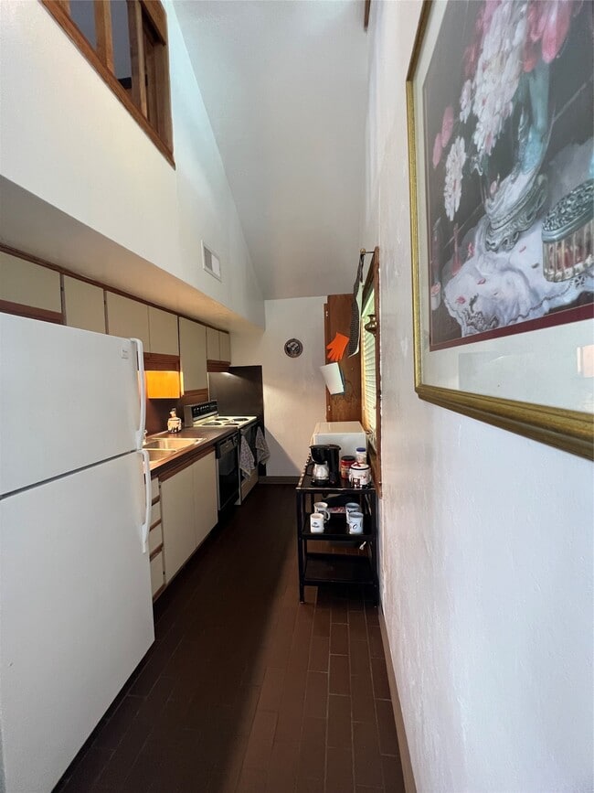 Building Photo - 8141 Glenbrook Dr