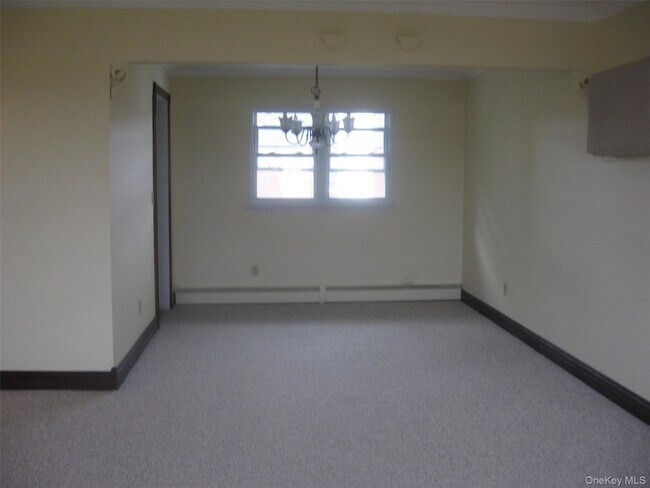 Building Photo - 658 W Penn St