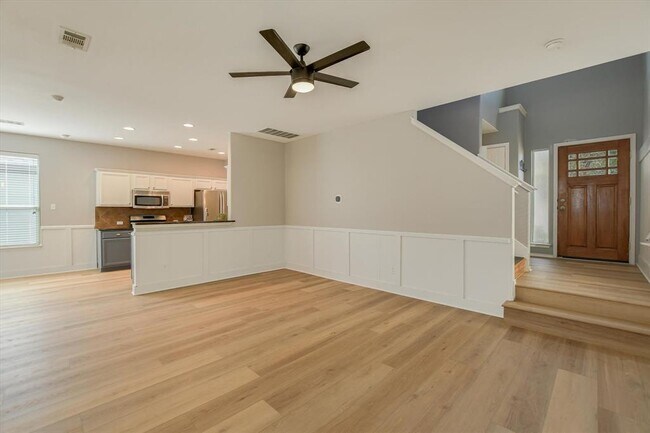 Building Photo - 1420 Huckleberry Ln