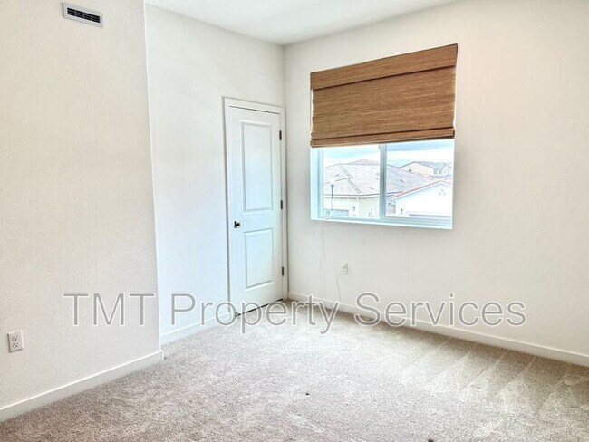 Building Photo - 10123 Blue Whale Wy