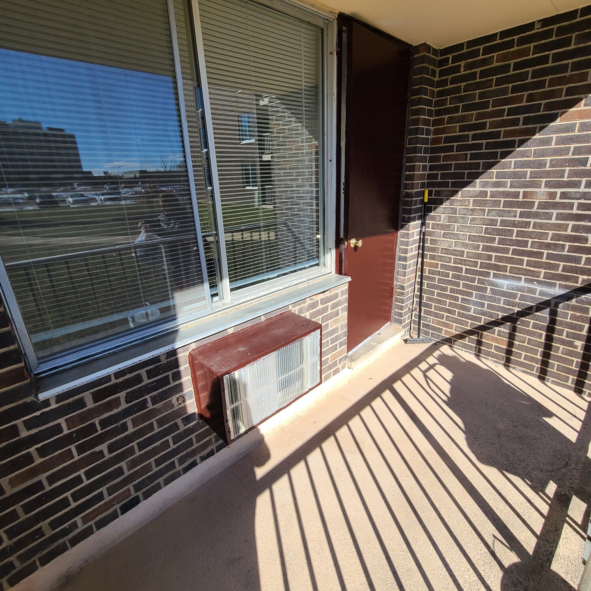 Building Photo - 225 S Rohlwing Rd