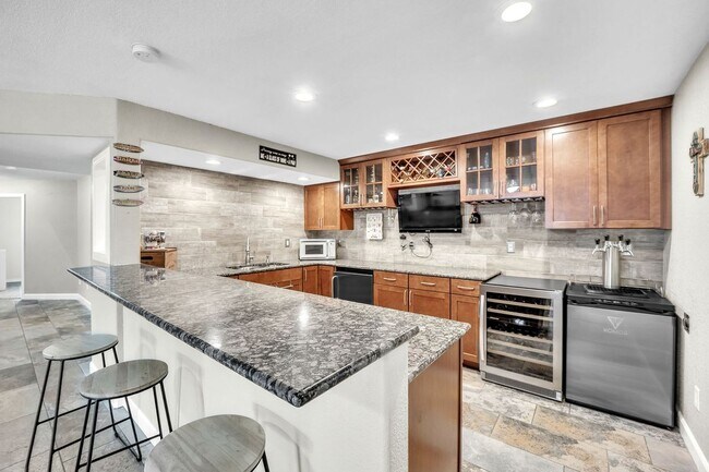 Building Photo - 9811 Carrington Dr